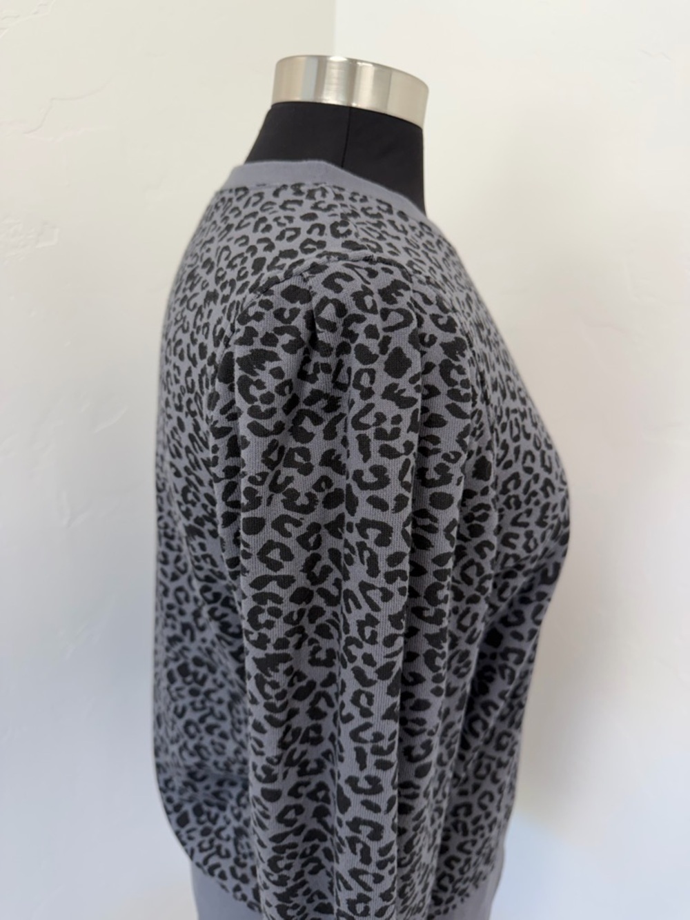 Rails Marcie Cheetah Print Grey Cotton Blend
Sweatshirt and Jogger Set Size M - Picture 7 of 17
